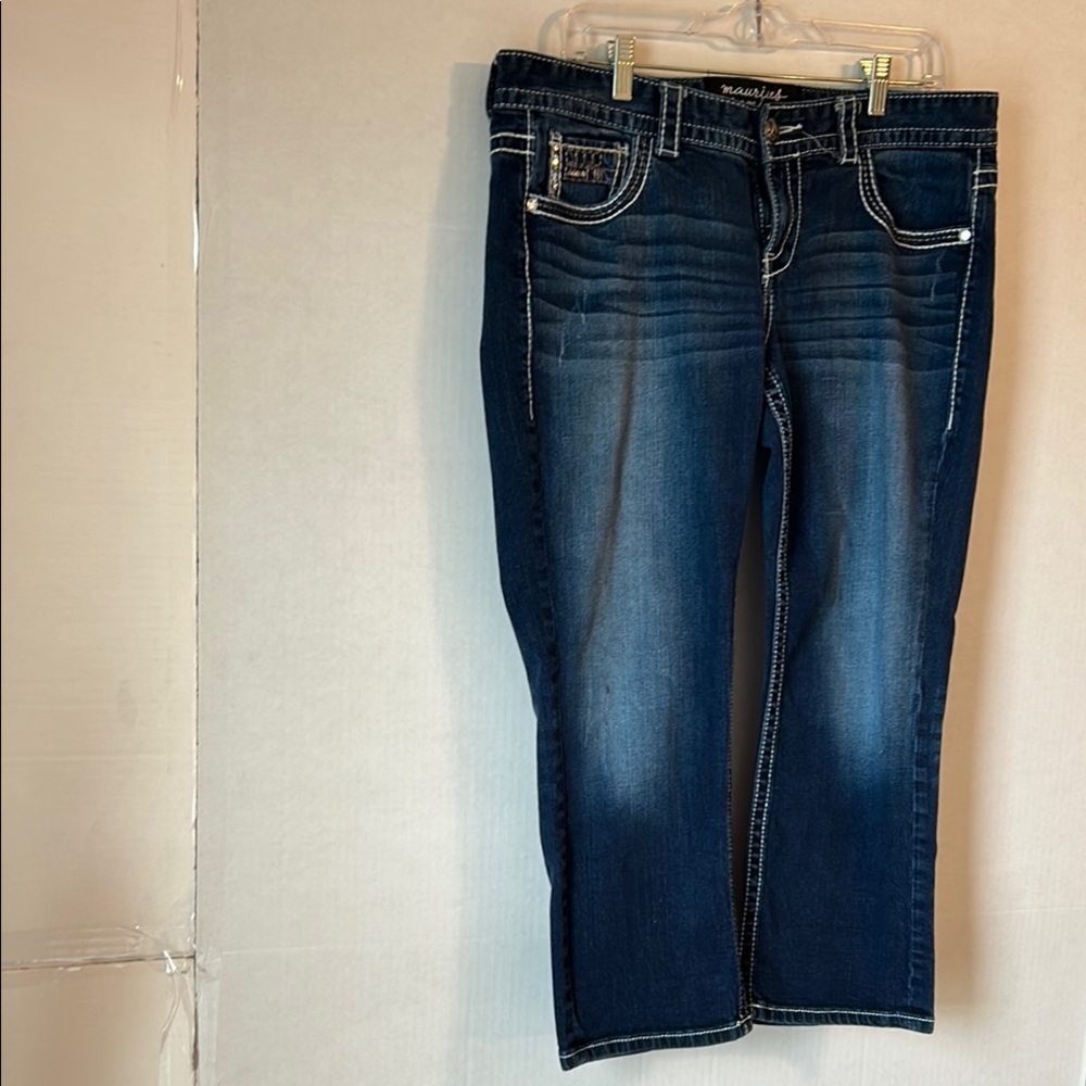 Maurice’s Premium Mid Rise Distressed Bling Pocket Denim Capri. Size 13/14 Reg